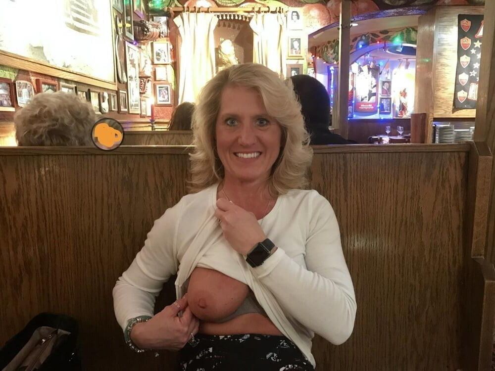 Hey mom, show me one tit! 