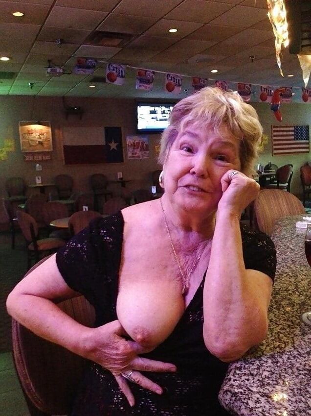 Hey mom, show me one tit! 
