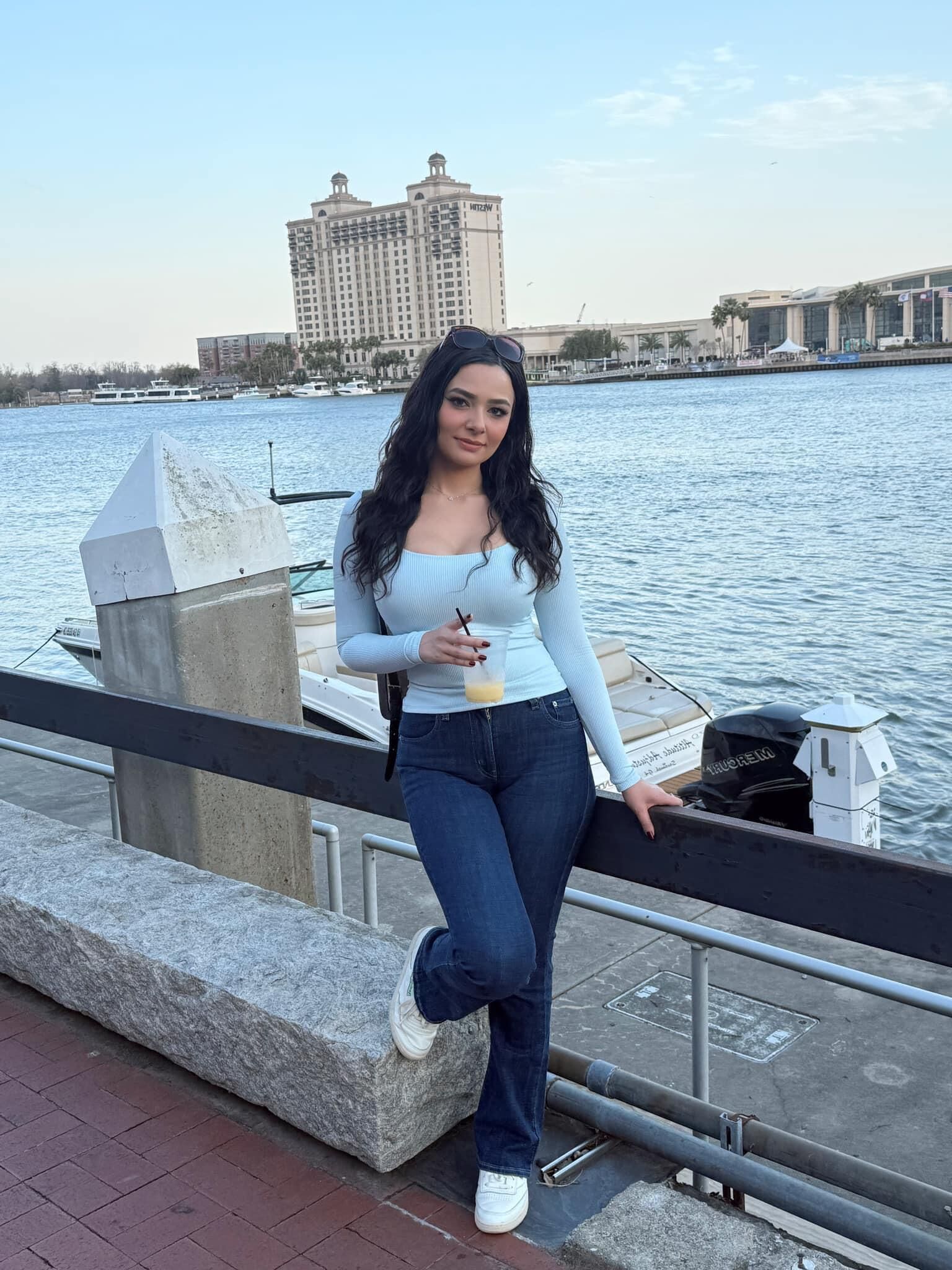 Amalzd Whisper Queen, magníficamente enormes tetas, boca sexy
