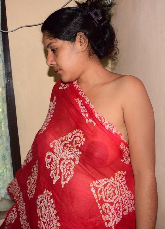 Vollbusige haarige Desi Frau