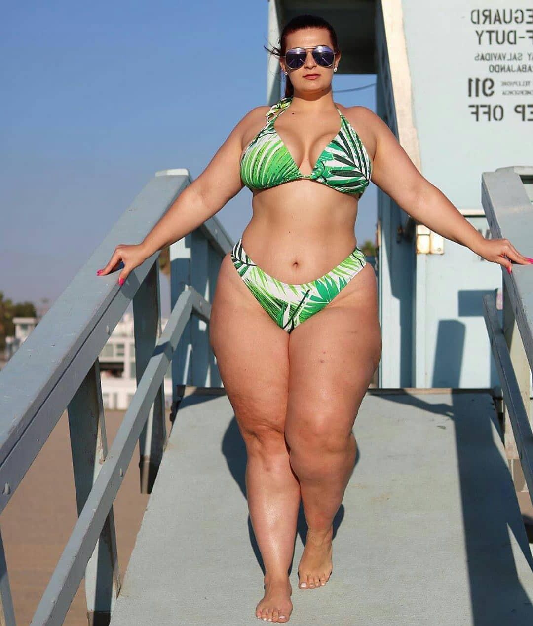 Ioana Chira sexy dicke Oberschenkel roten Kopf