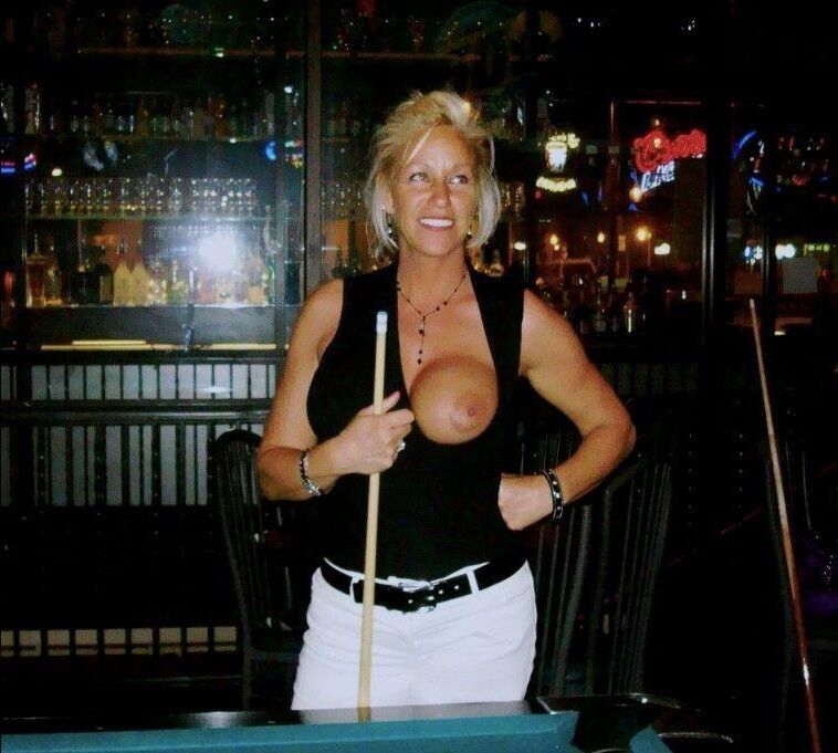 Hey mom, show me one tit! 