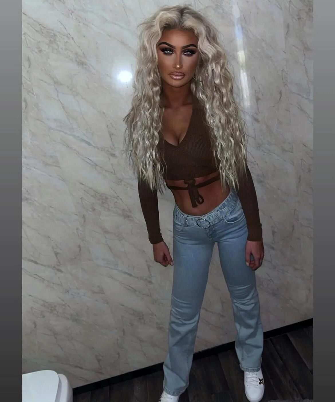 Tanned chavs and bimbo sluts to cum hard 