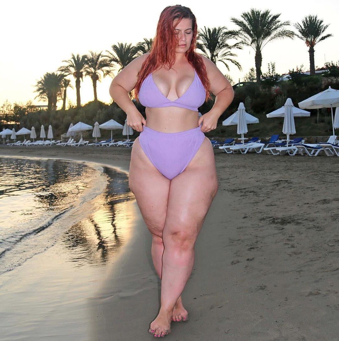 Ioana Chira sexy dicke Oberschenkel roten Kopf