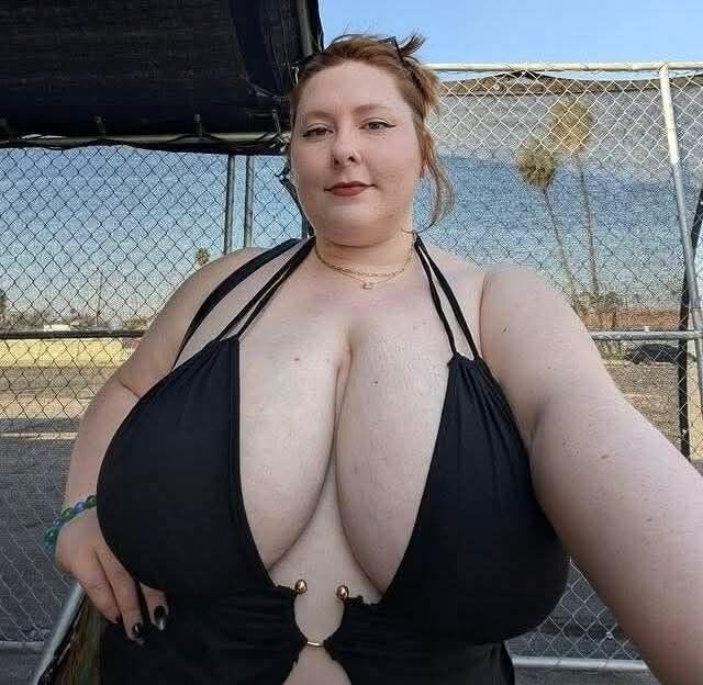 sexy Titti,s in Outfit 