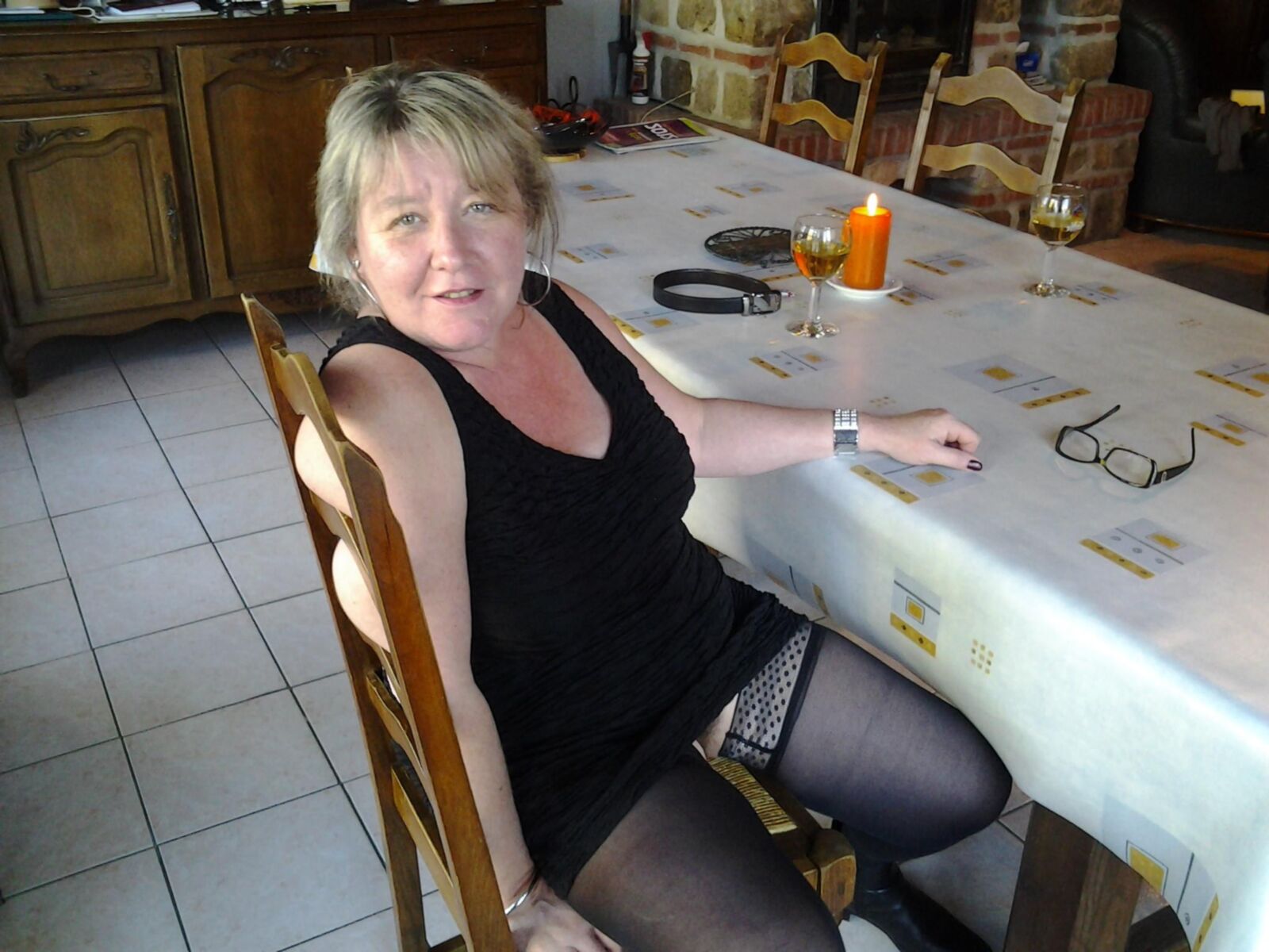 Karine la truie en mode BCBG