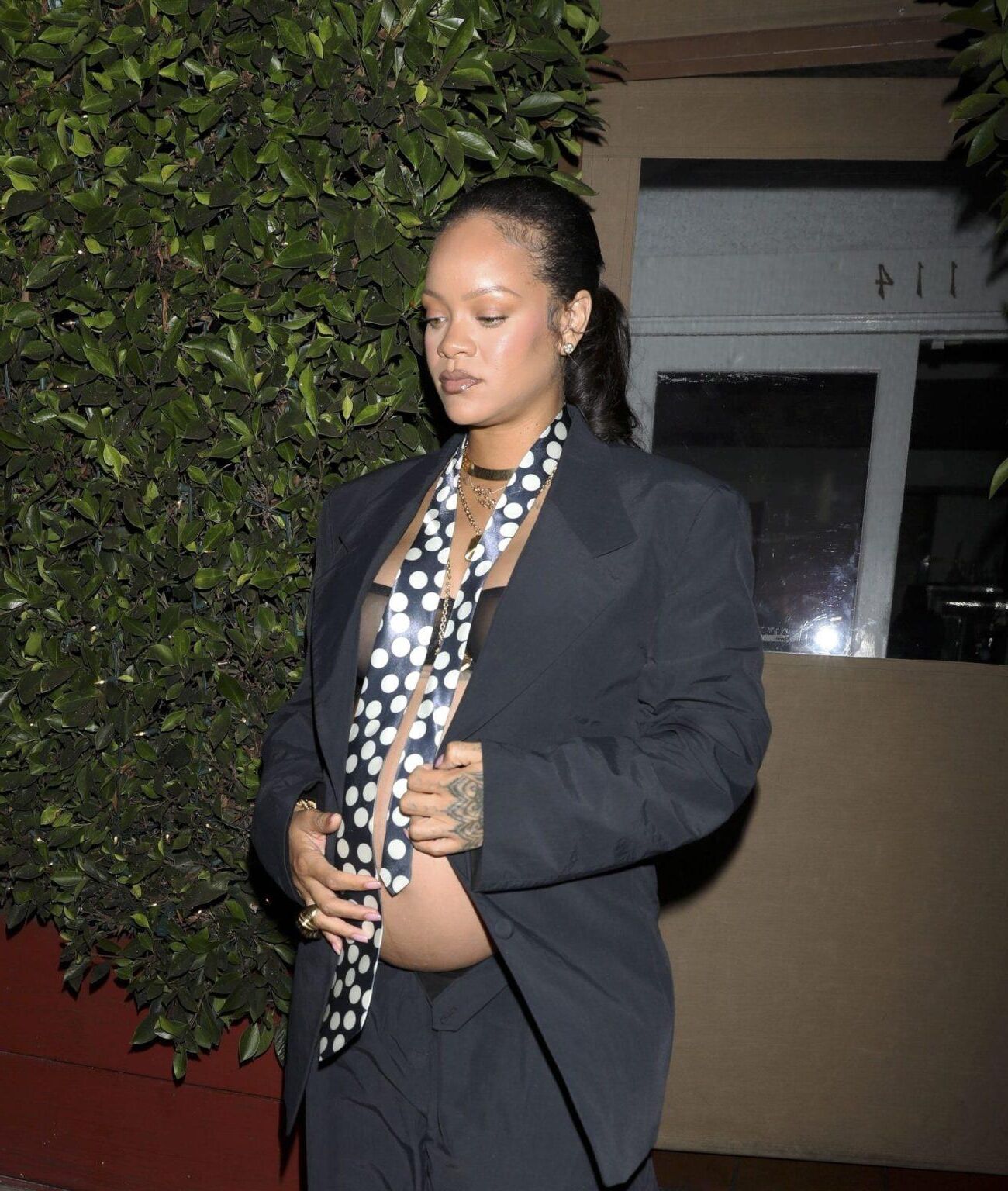 Die schwangere Rihanna hinterlässt ein spätes Abendessen im Giorgio Baldi