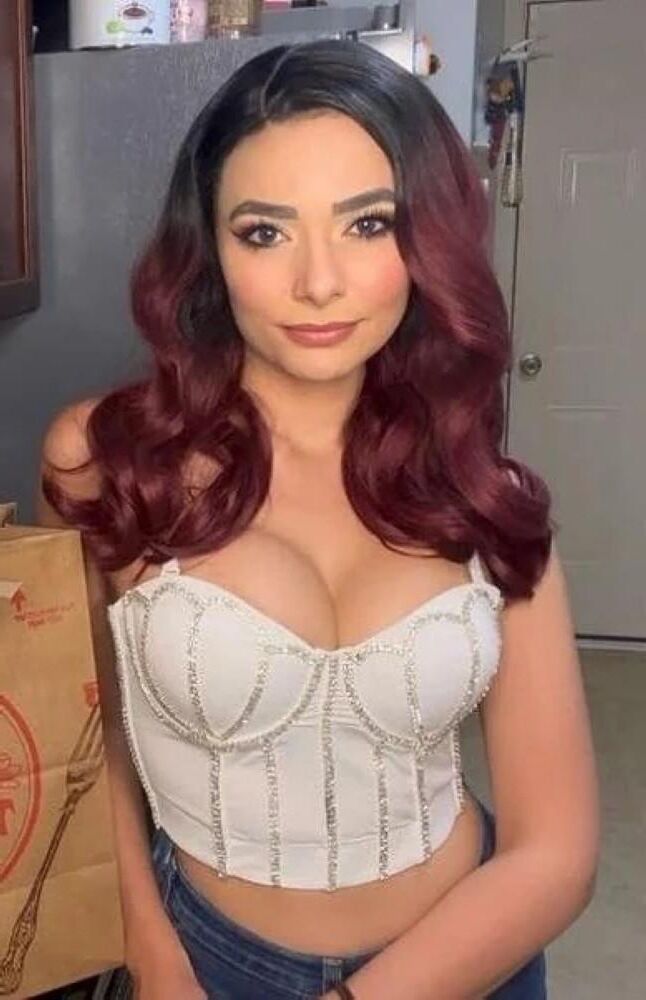 Amalzd Whisper Queen, magníficamente enormes tetas, boca sexy