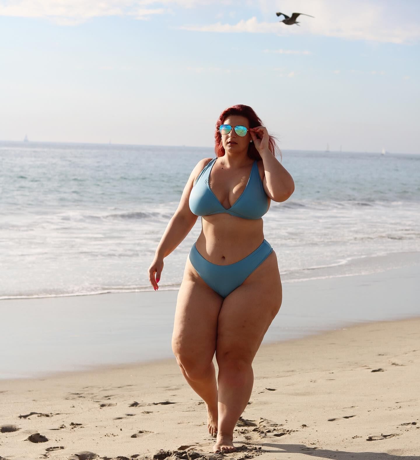 Ioana Chira sexy dicke Oberschenkel roten Kopf