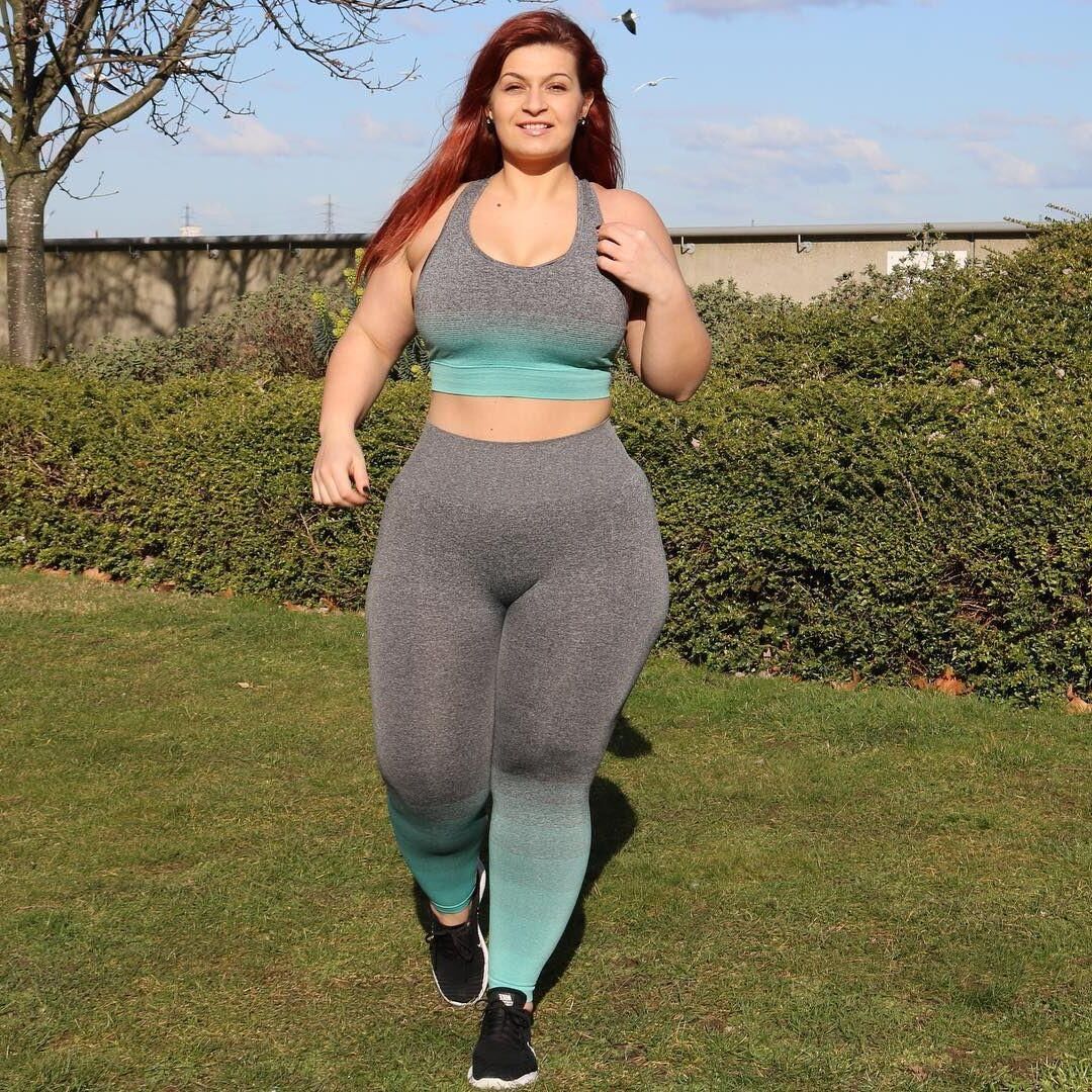 Ioana Chira sexy dicke Oberschenkel roten Kopf