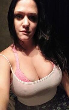 オードリーと彼女の美しいウェブおっぱい！