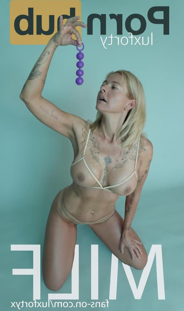 Sexy Social Media Milf Andrea Patonai