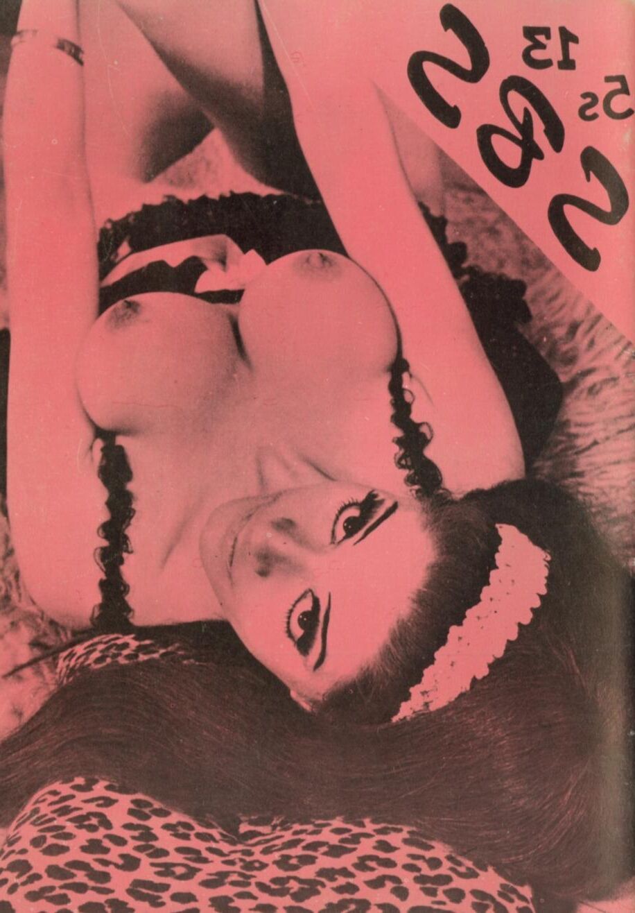 Goddesses de bosomía desnuda en revistas