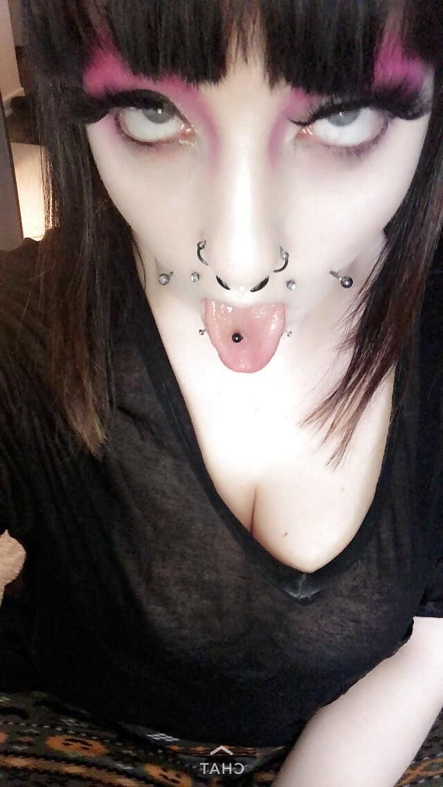 Chubby Goth Gurl