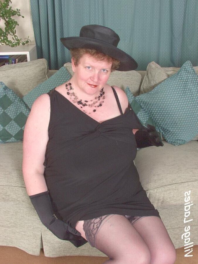 BBW mit riesigen Brüsten aus England namens Fabiola