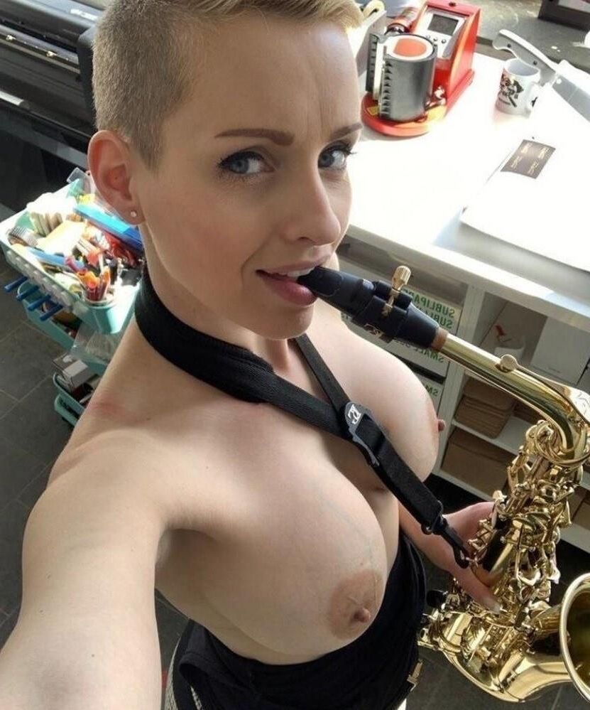 Anike ekina (nicole schoenberg) [] bilder