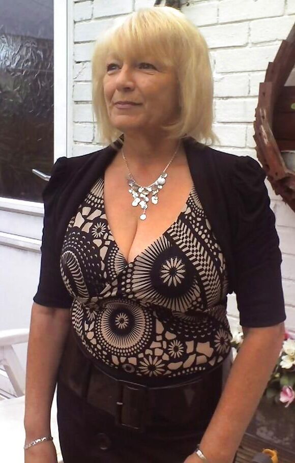 Top Busting Big Raste und Oma Titten