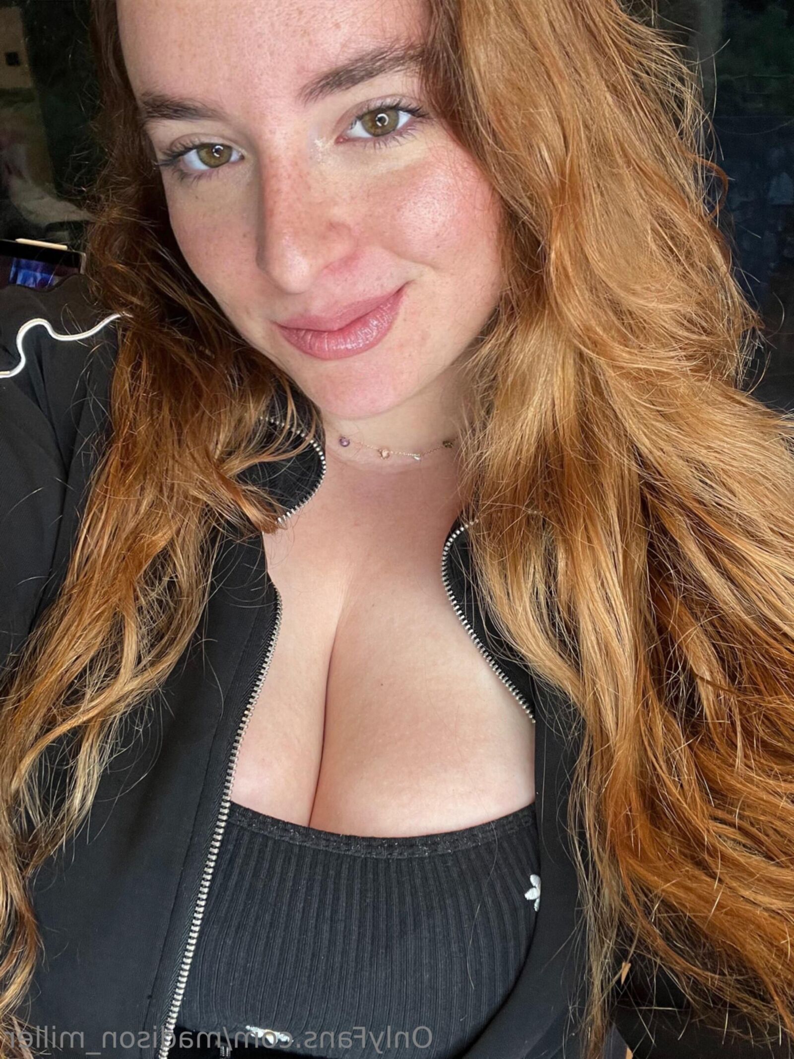 Madison riesige Brüste Big Ass haarige Schönheit Mädchen gemischt heiße Aufnahmen