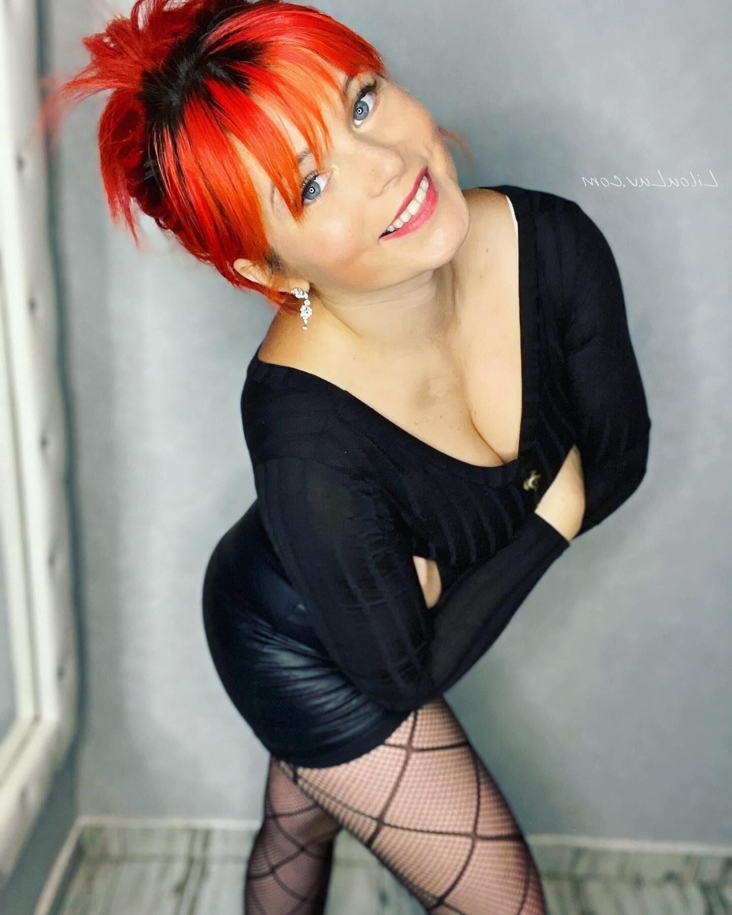 Lilouluv Big Butt Big Tits Redhead Beauty Milf gemischte heiße Aufnahmen