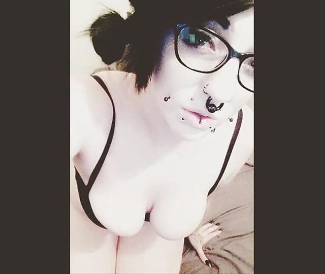 Chubby Goth Gurl