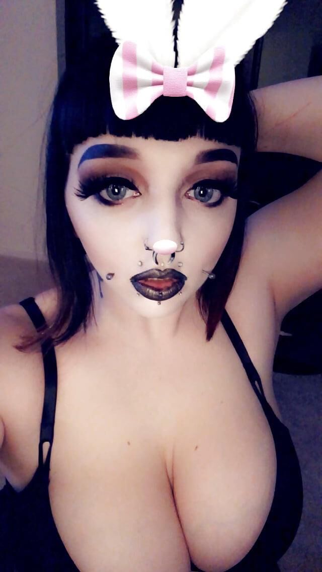 Chubby Goth Gurl