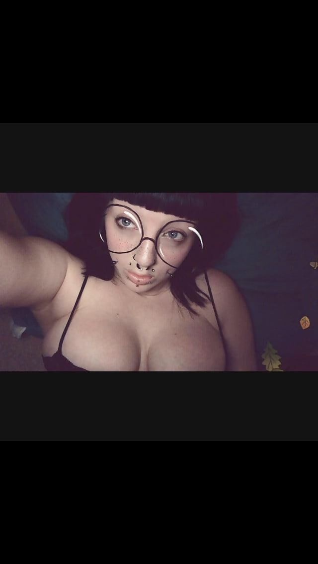 Chubby Goth Gurl