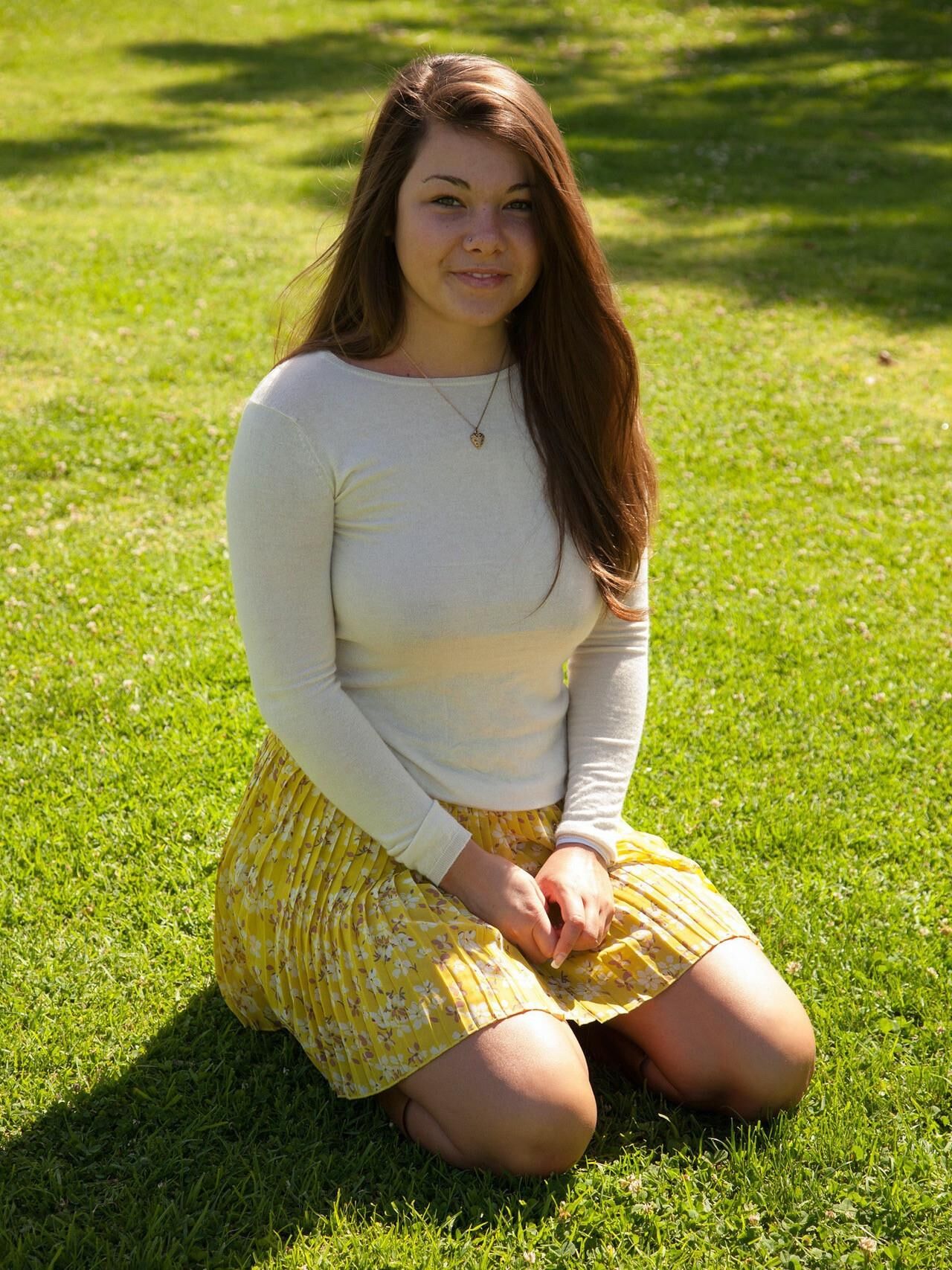 Nikki ein blauer Höschentag im Park (NN)