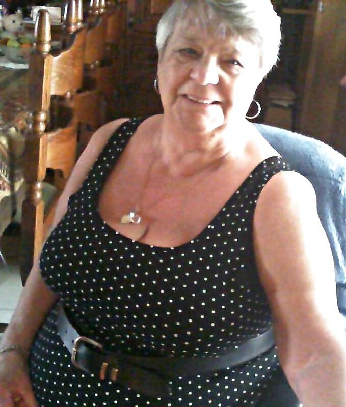 Top Busting Big Raste und Oma Titten