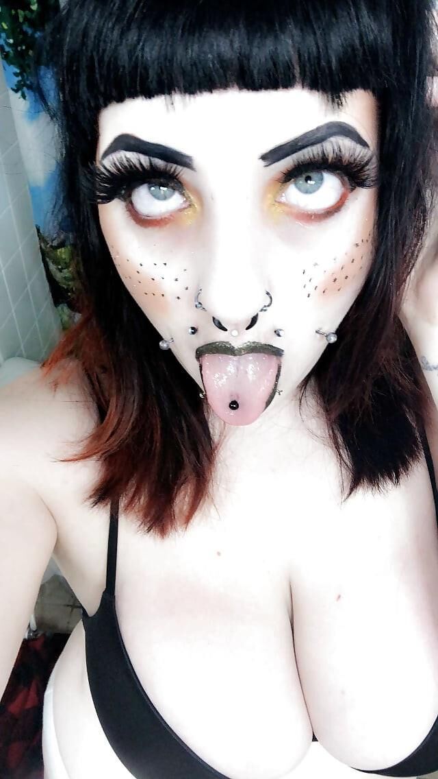Chubby Goth Gurl