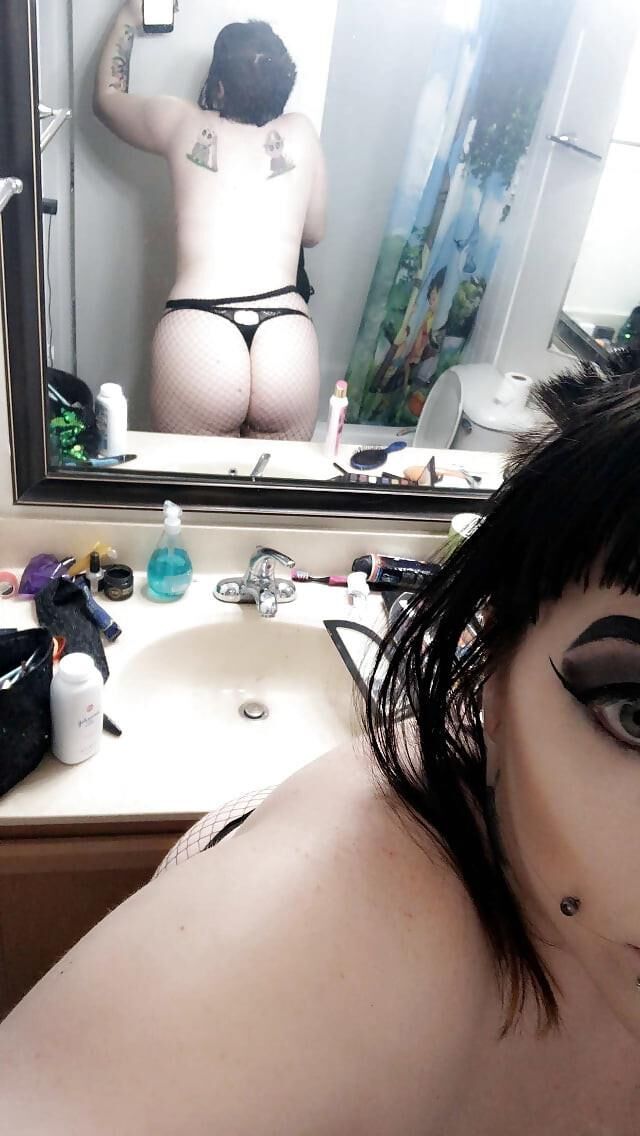 Chubby Goth Gurl