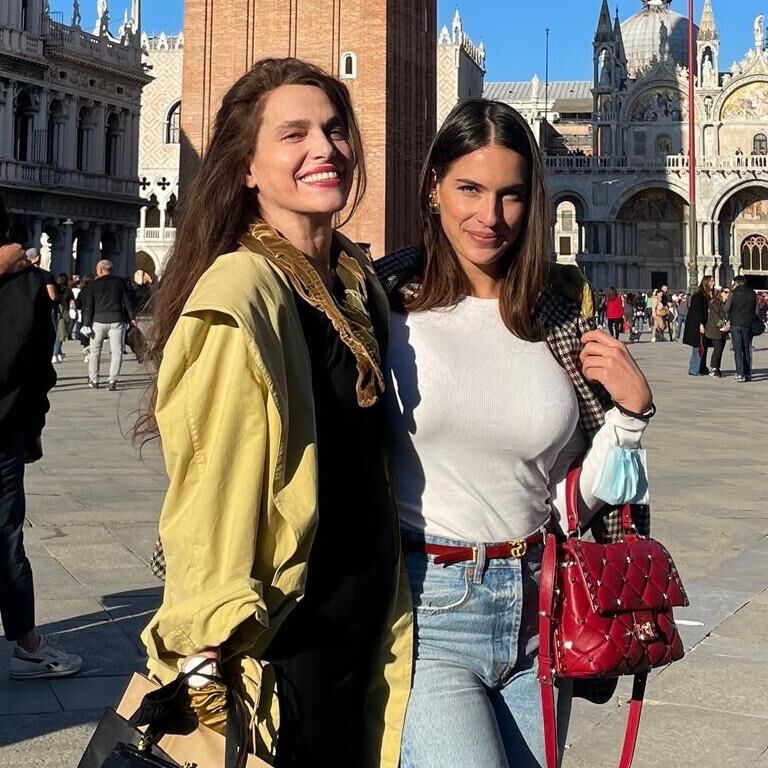 Italianos tetonos vestidos