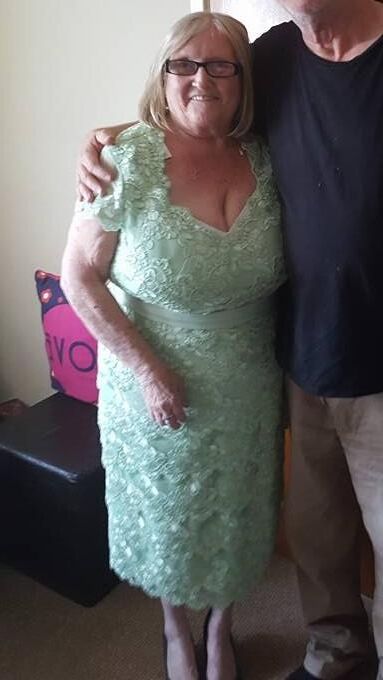 Top Busting Big Raste und Oma Titten