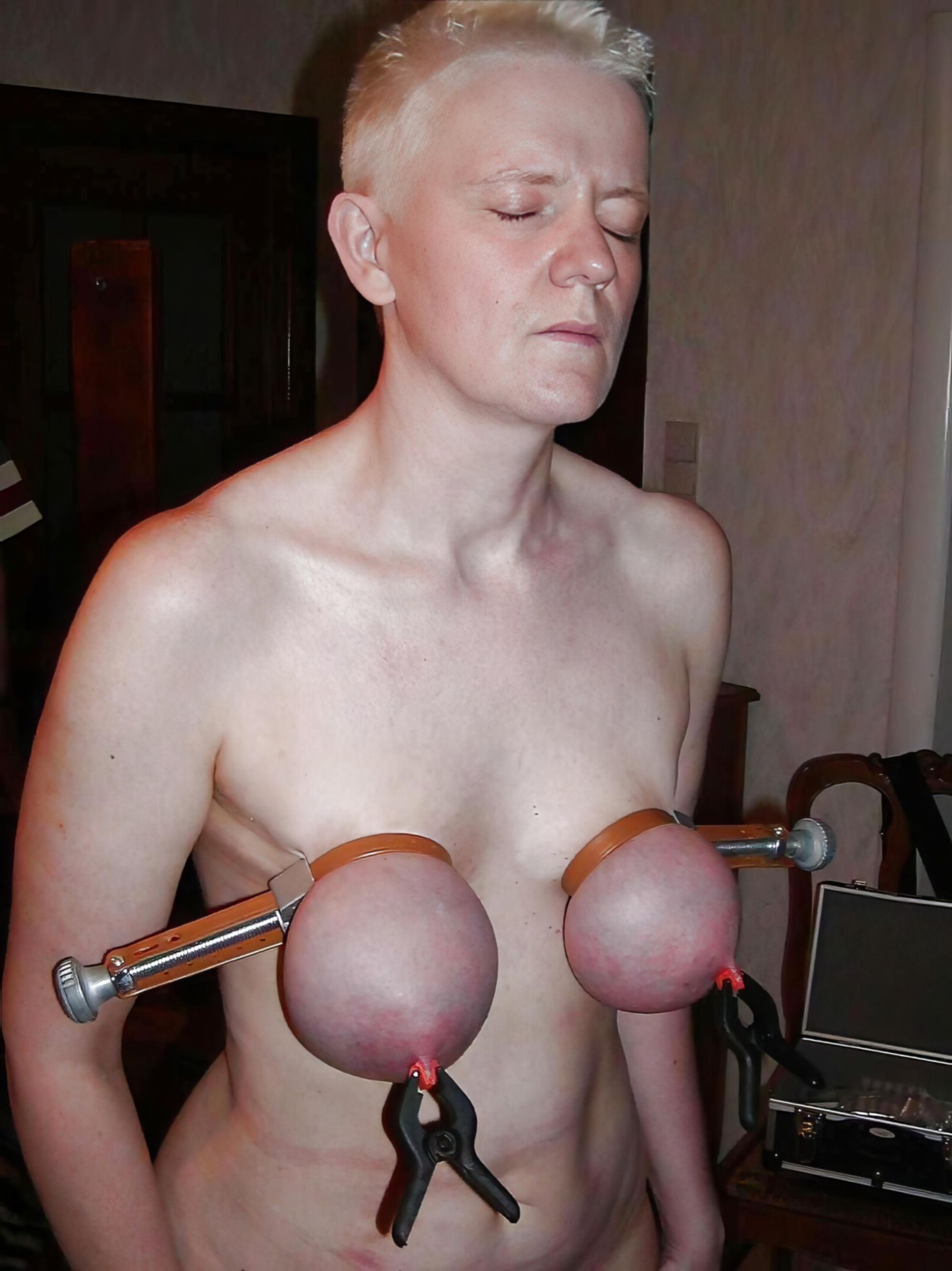 BDSM Senos comprimidos