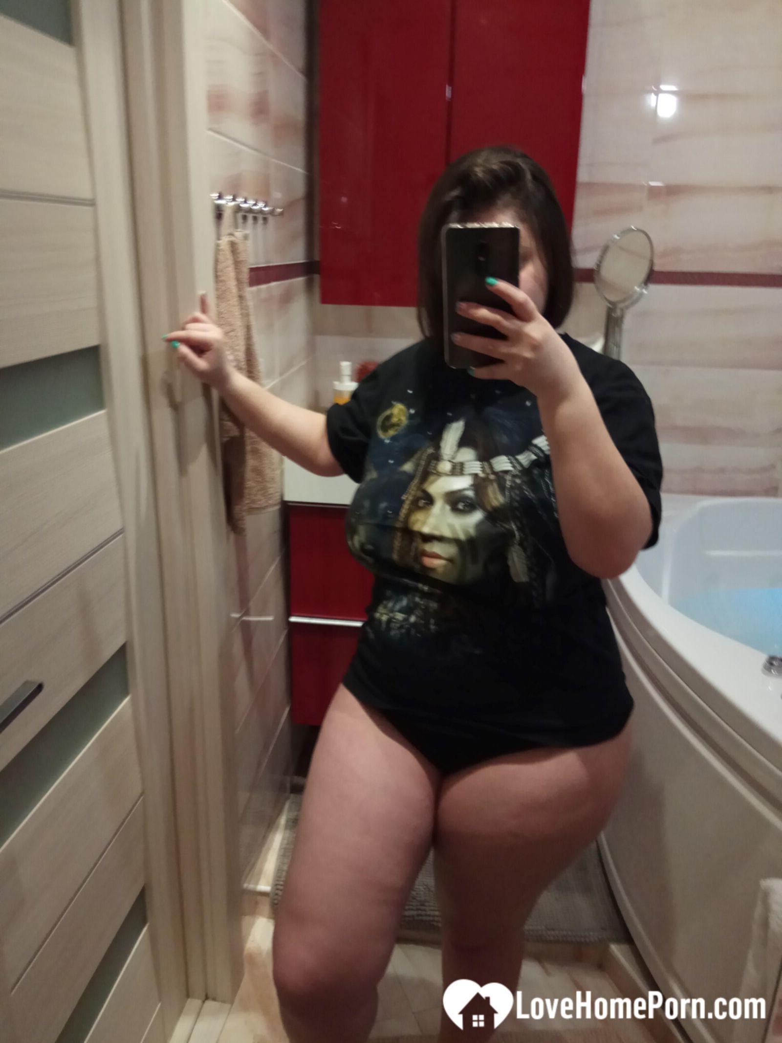 Minnie Chubby Amateur se burla de sus grandes tetas
