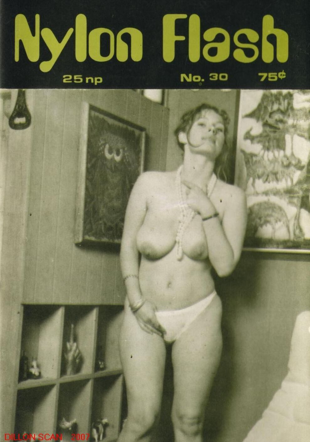 Goddesses de bosomía desnuda en revistas