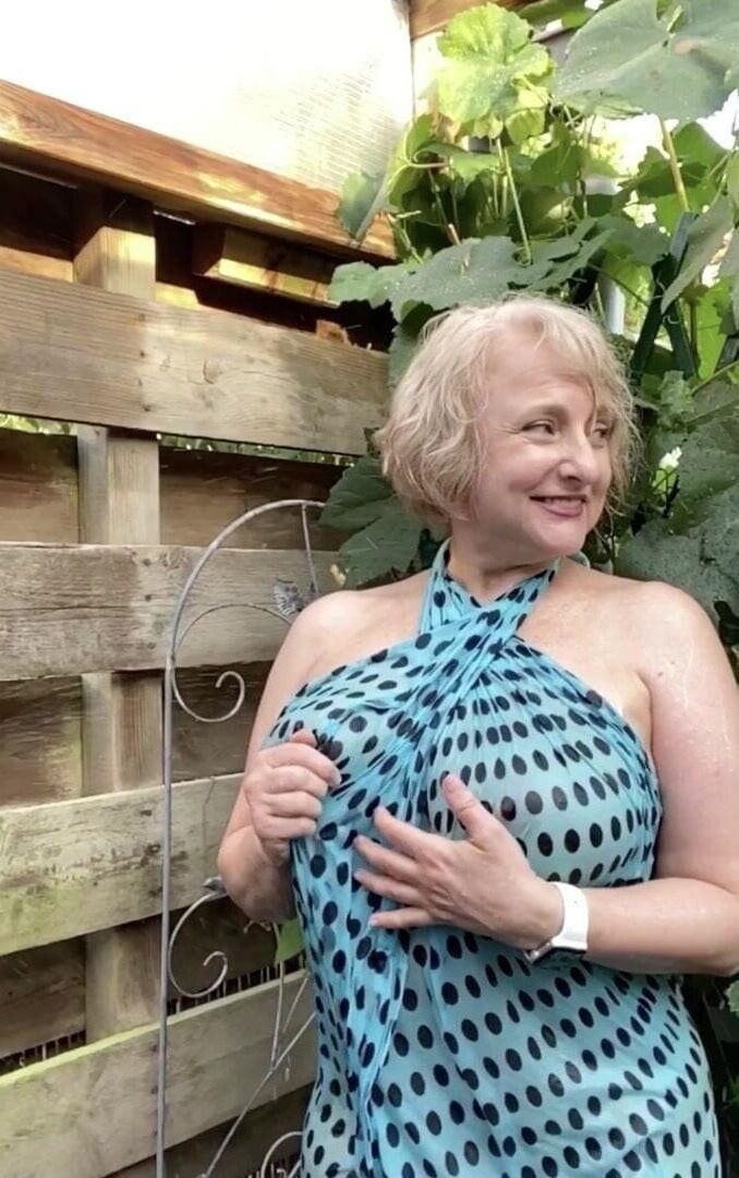 Зрелый грудастая Camgirl под названием Car ina