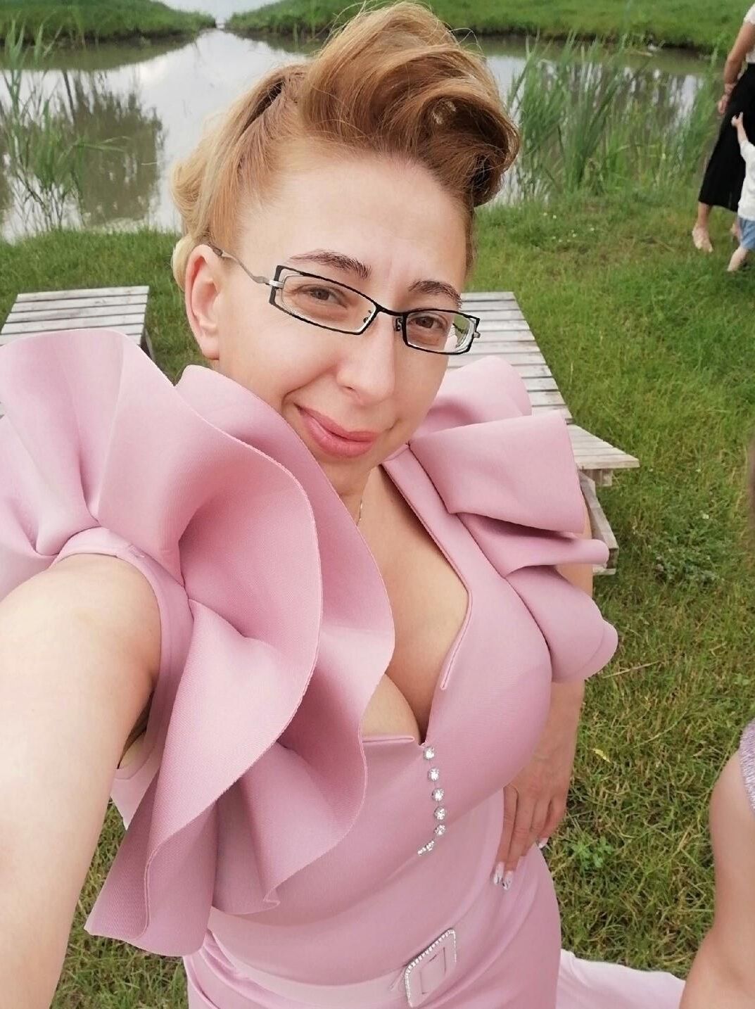 Грудастая румынская девушка