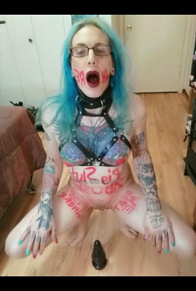 Escritura de cuerpo Filth sin valor Cumdump Piss bebiendo puta