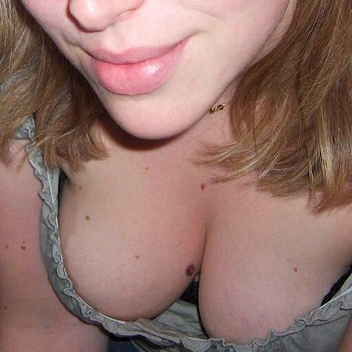Большие сиськи Tinder BBC Slut Mom выставлена