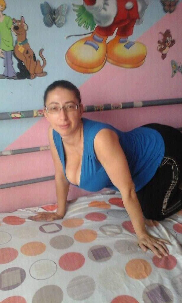 Грудастая румынская девушка