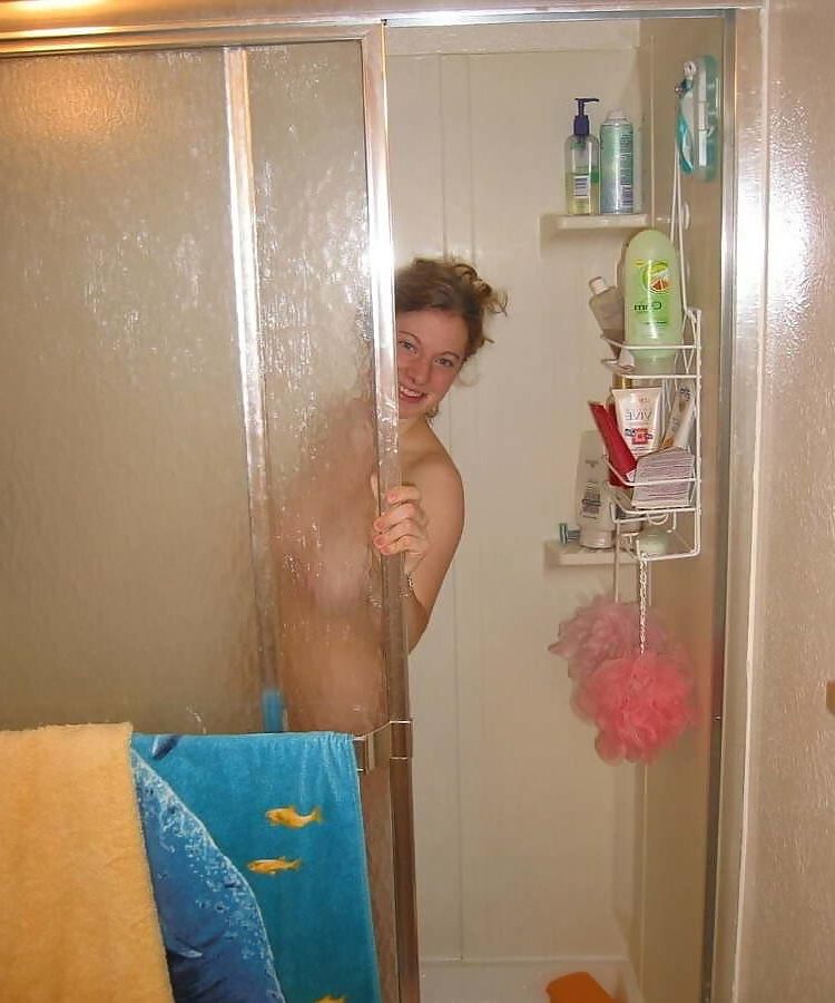 Большие мокрые душевые сиськи !!!