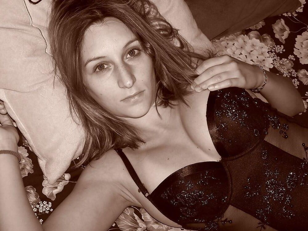 DEBORA BUSTY MILF