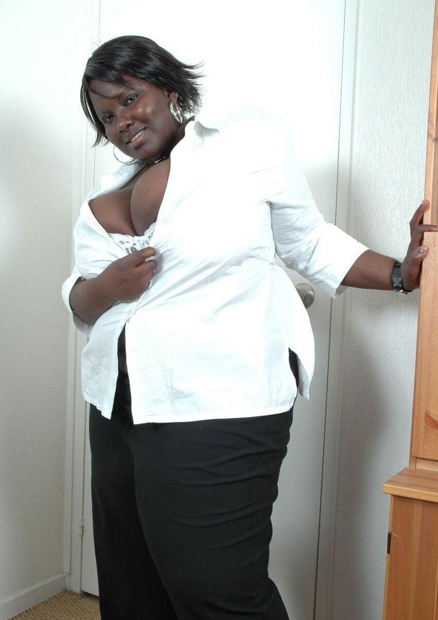 Les Splendings Gros Nichons Blacks de Mariana