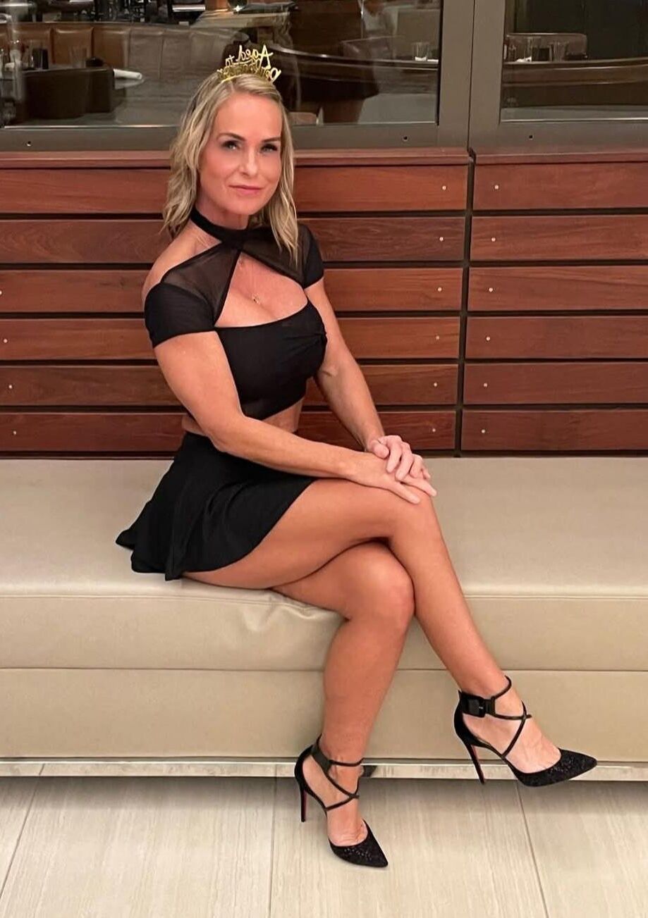 Seine Mutter sieht aus wie ein Pornostar