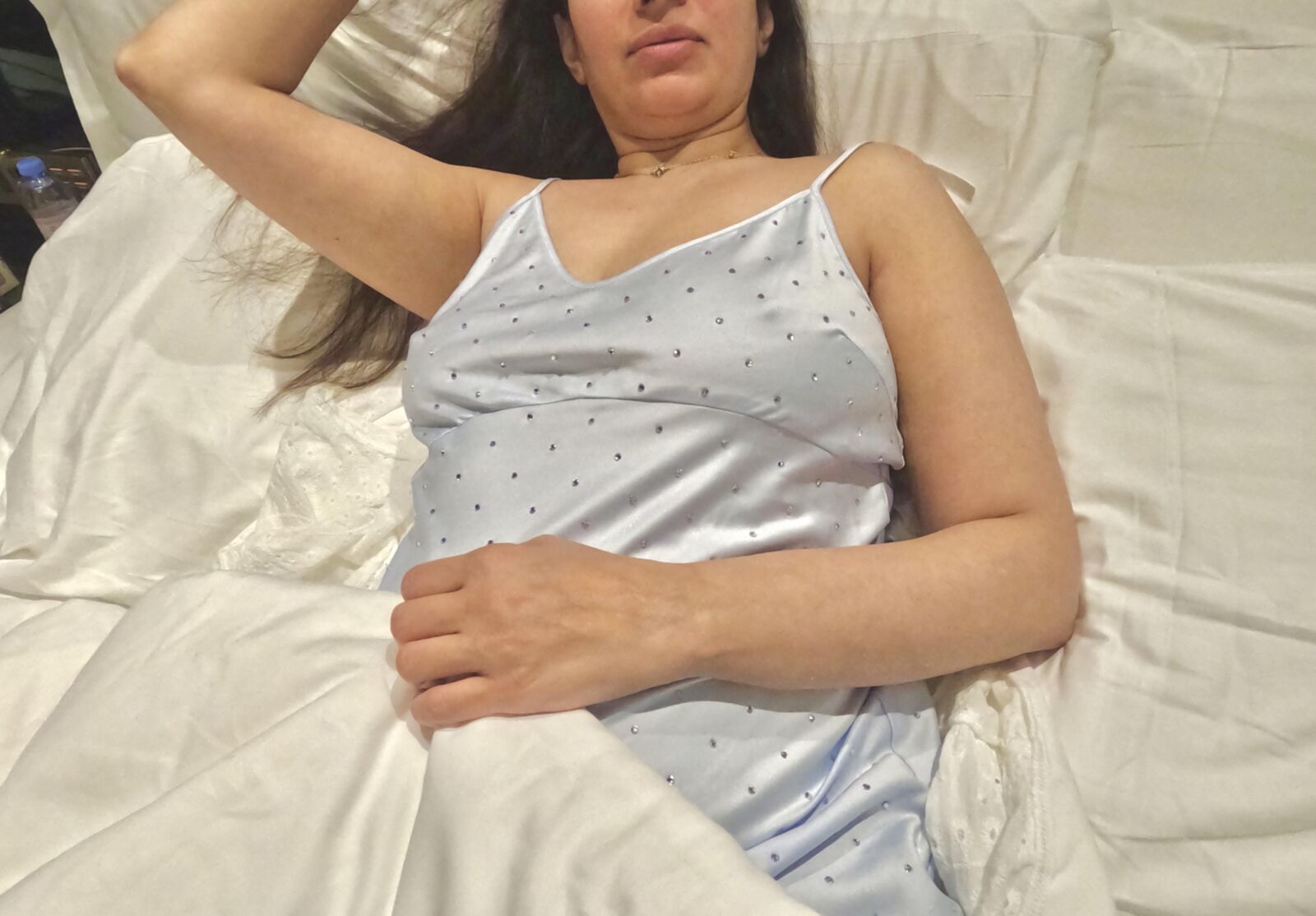 Heiße Milf wartet auf Sie im Bett