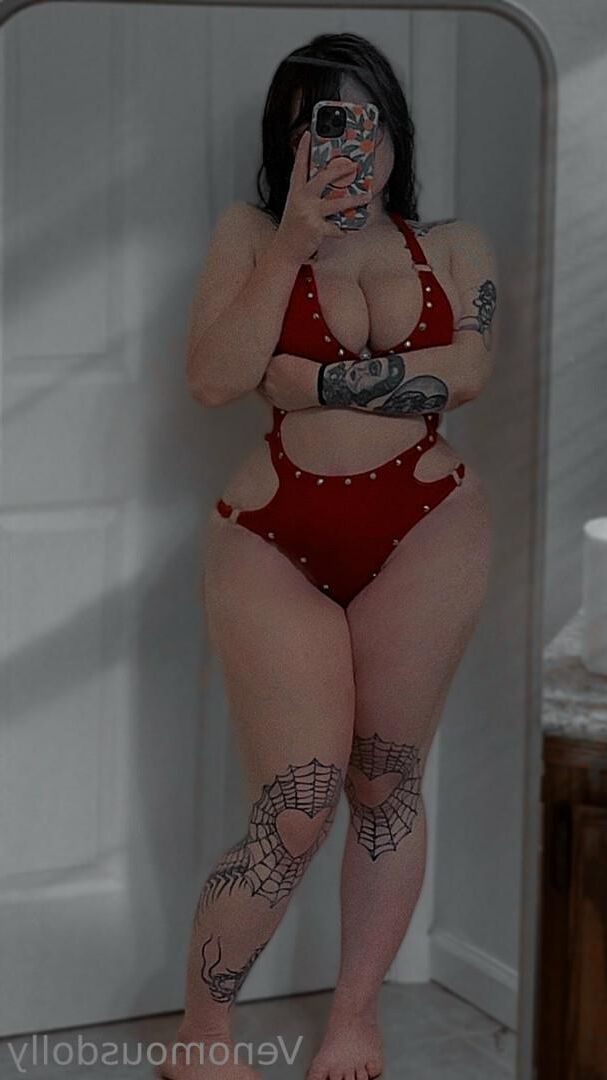 thicc goth pawg slut