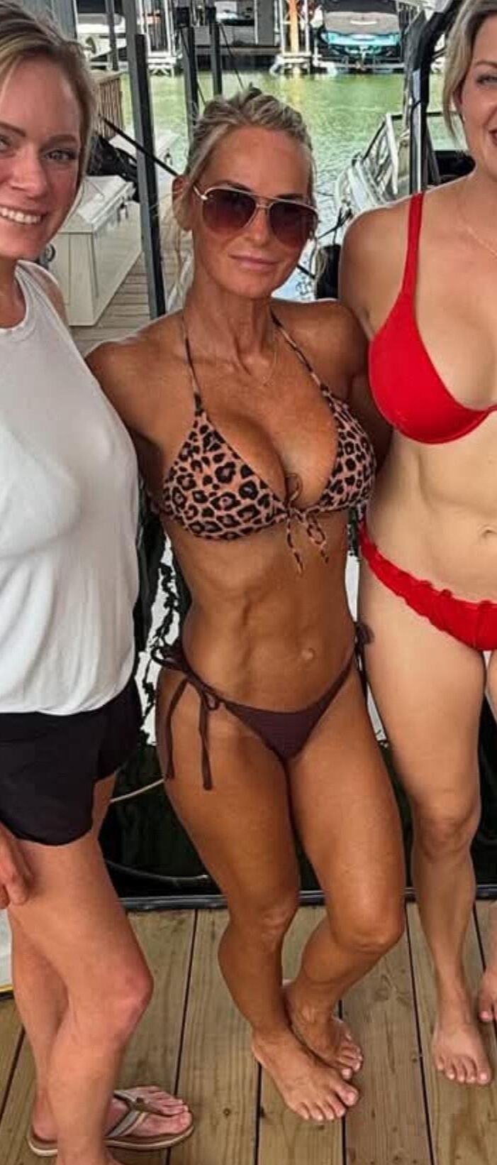Seine Mutter sieht aus wie ein Pornostar