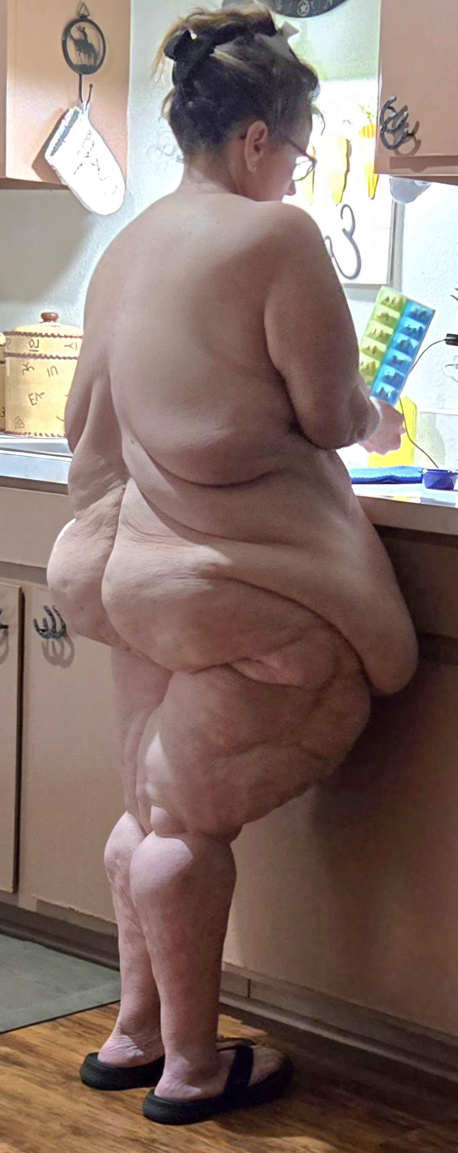 BBW любительские сиськи и живот