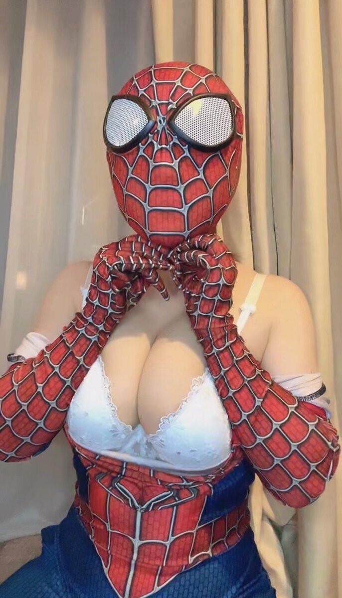 Renanbusty cosplayer @ model