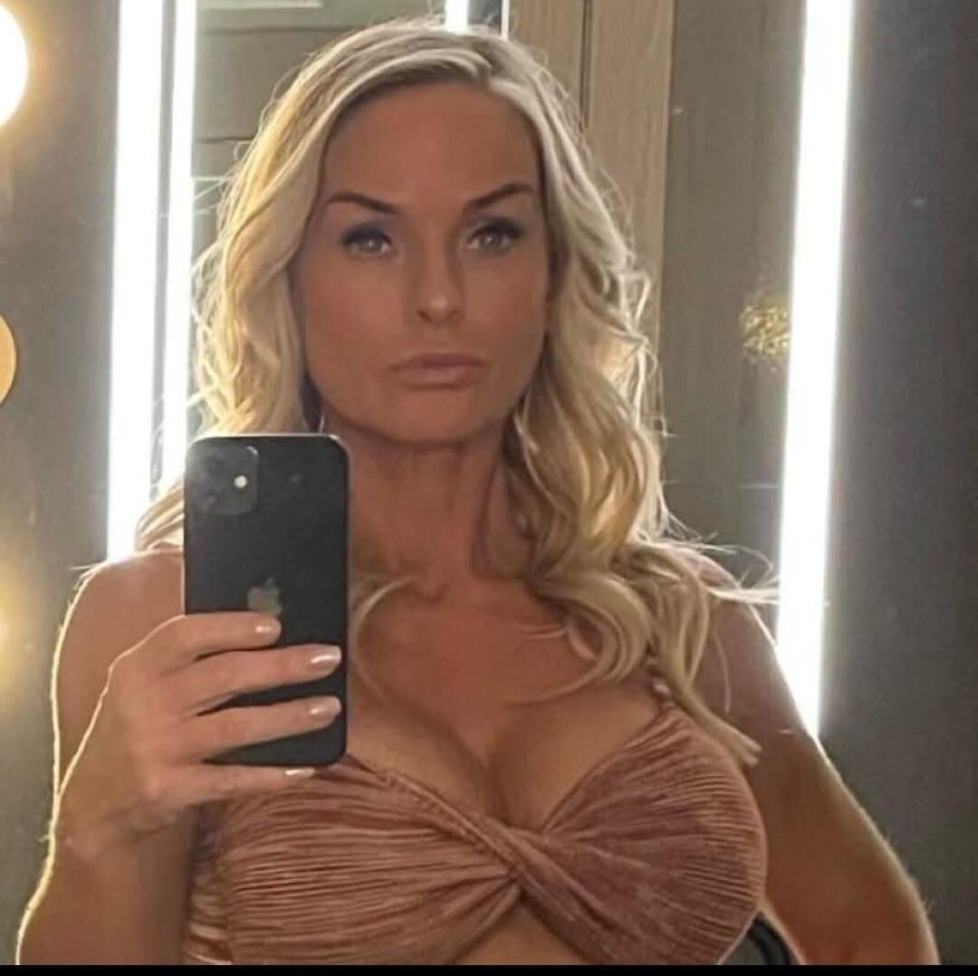 Seine Mutter sieht aus wie ein Pornostar